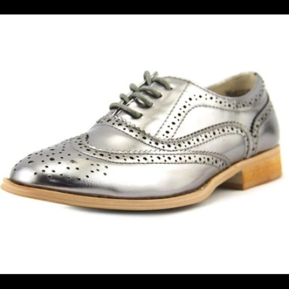 Silver Wingtip Lace-up Oxfords